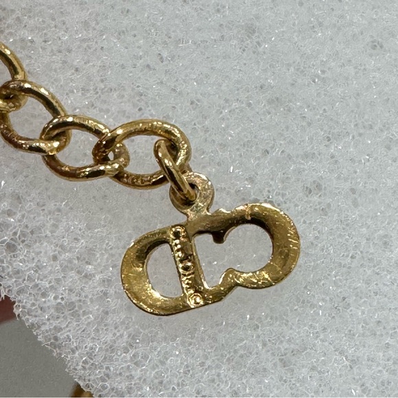 ✨Christian Dior Vintage Gold Tone CD Logo Oval
Pendant Necklace with Rhinestones - Picture 14 of 17